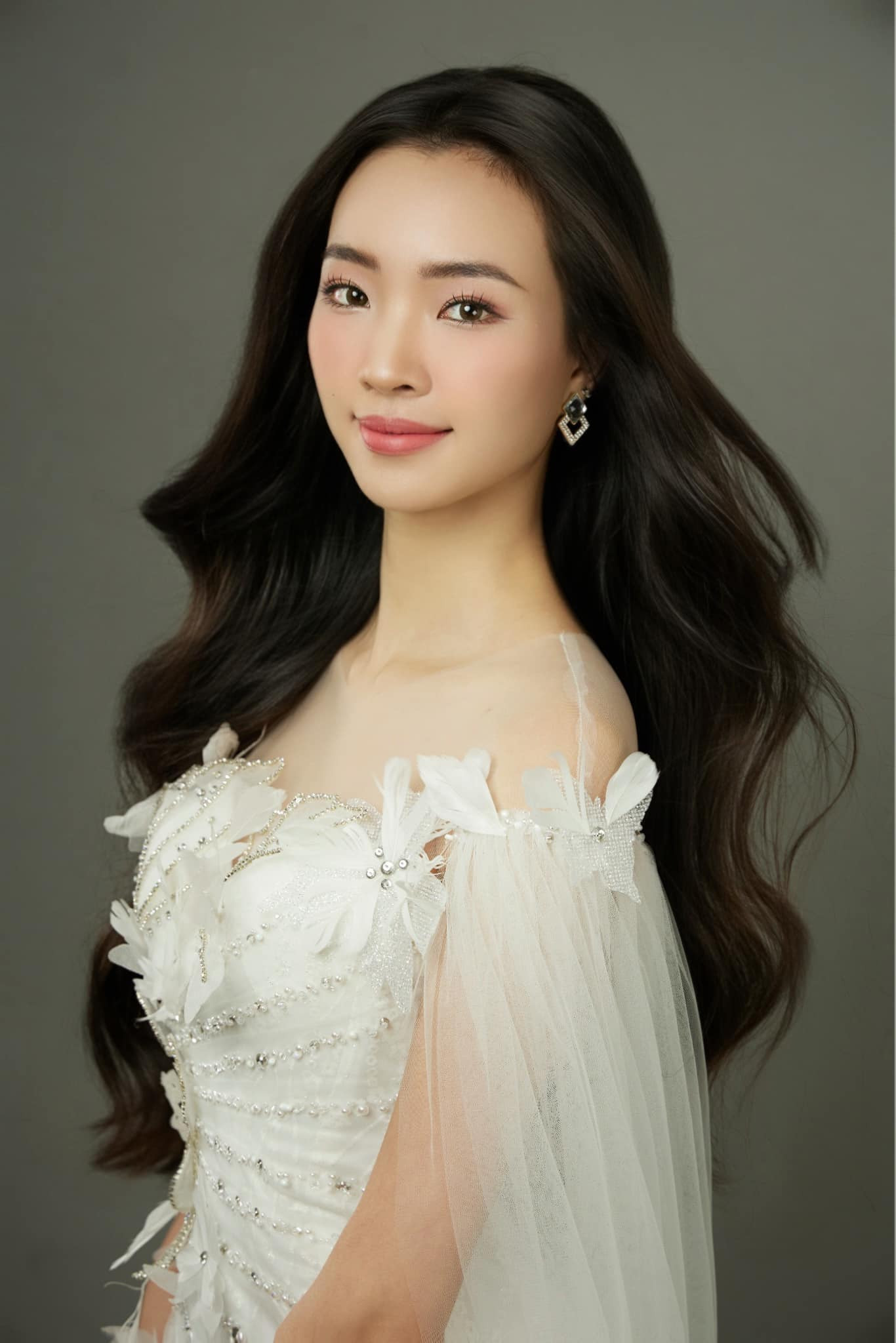 Hồng Duyên cho biết trước đây không biết nhiều tới các cuộc thi nhan sắc nhưng đã quyết định đăng ký tham dự Hoa hậu Việt Nam vì ngưỡng mộ và muốn tiếp bước người chị đồng hương là hoa hậu Đỗ Thị Hà. "Tôi muốn học hỏi và phát triển giống chị Đỗ Thị Hà", cô nói.