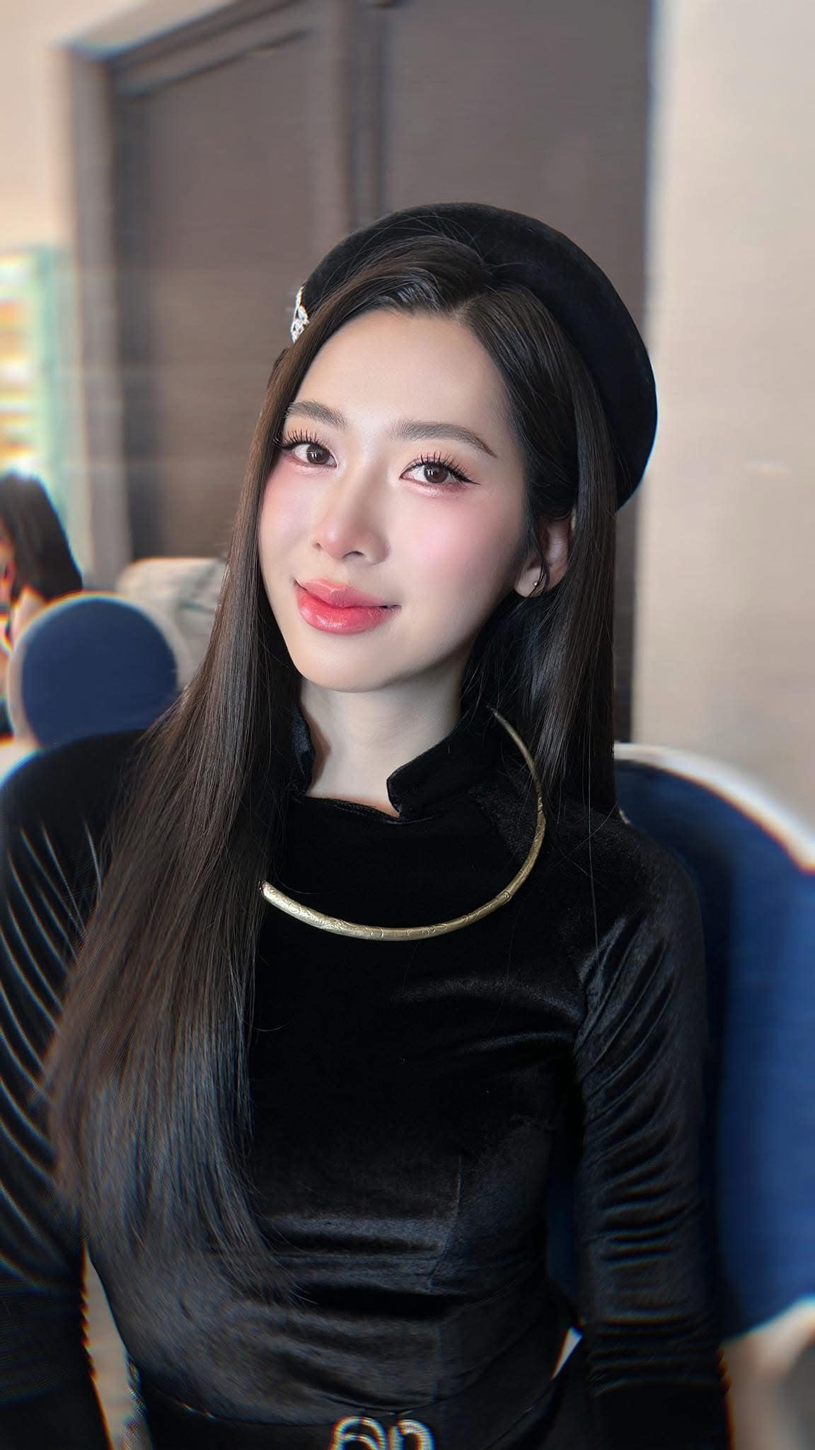 Cô đang theo học năm thứ tư ngành Tài chính Quốc tế tại Đại học Ngoại thương, có thể giao tiếp tốt bằng tiếng Anh và tiếng Đức. Khi học THPT, Quý Lan đã đoạt giải Khuyến khích môn Lịch sử năm 2020 và giải Ba năm 2021.