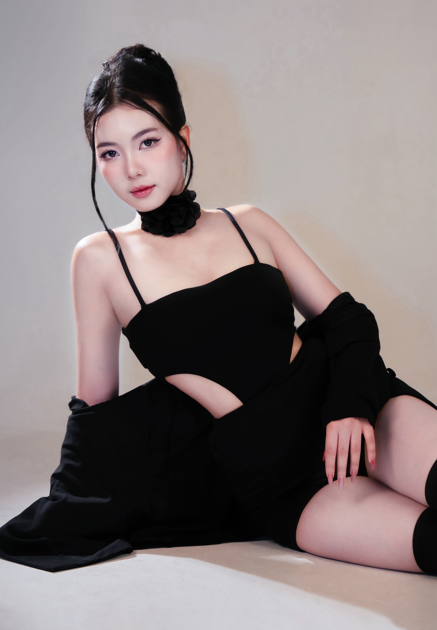 Ngọc Ánh nói cô chăm chỉ tập thể dục, ăn uống khoa học để giữ vóc dáng. Người đẹp cho biết cô từng nặng 68 kg, hiện tại còn 60 kg.