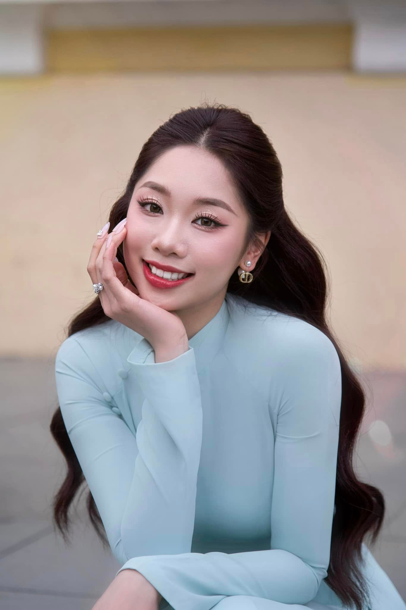 "Tham gia Hoa hậu Việt Nam 2024 là niềm tự hào lớn đối với tôi. Đây là cơ hội để tôi hoàn thiện, phát triển bản thân và có cơ hội kết nối với mọi người", cô nói.