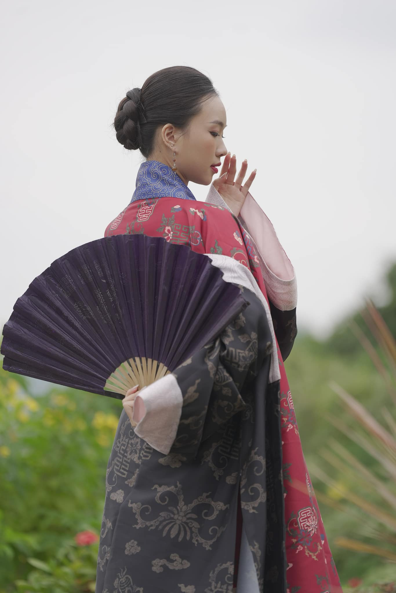 Hồng Duyên có khả năng giao tiếp trôi chảy bằng tiếng Anh. Ngoài ra cô có khả năng nói tiếng Trung. Tại sơ khảo phía Bắc, cô tự tin khoe khả năng ngoại ngữ của mình.