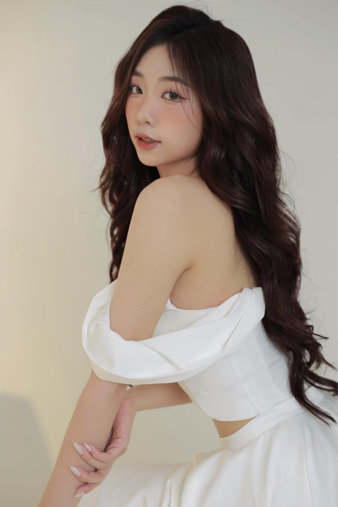 Ngoài học tập và tham gia các cuộc thi sắc đẹp, Thùy Dương là người mẫu ảnh và trình diễn thời trang cho nhiều nhãn hàng.