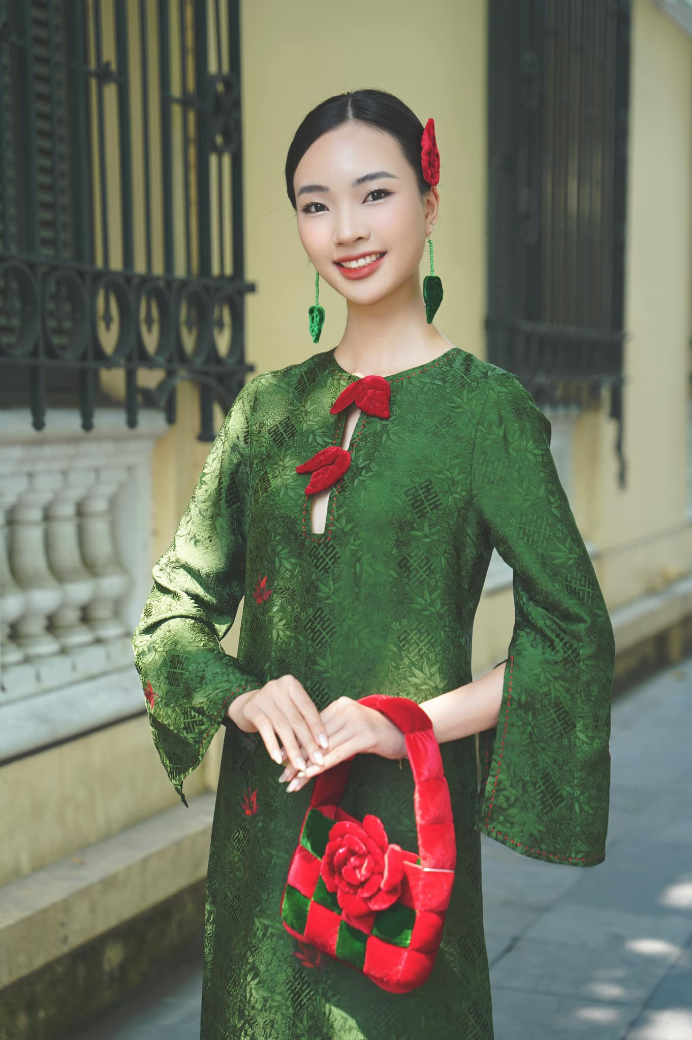 Chia sẻ về mục tiêu đến với cuộc thi Hoa hậu Việt Nam 2024, Hồng Duyên nói: "Mỗi người đến với cuộc thi đều có mục tiêu và chắc ai cũng mong chạm tới vương miện. Với tôi, khi đến cuộc thi năm nay, tôi muốn lan tỏa thông điệp ngăn chặn nạn phá thai. Ở giới trẻ Việt Nam hiện nay, tỷ lệ phá thai đang rất cao, và tôi muốn góp phần ngăn chặn điều đó".