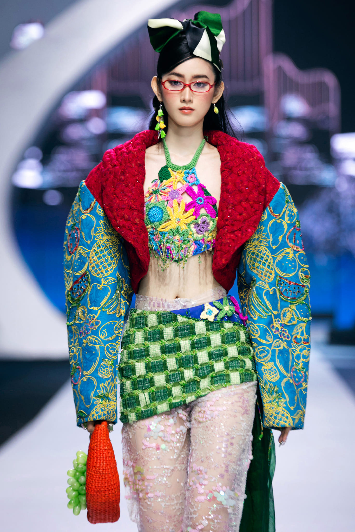 Hải Yến cho biết trước đây cô nhút nhát và hướng nội nên việc giao tiếp còn hạn chế. Cô tự nhận thấy mình cải thiện về mặt ứng xử và ngoại ngữ.