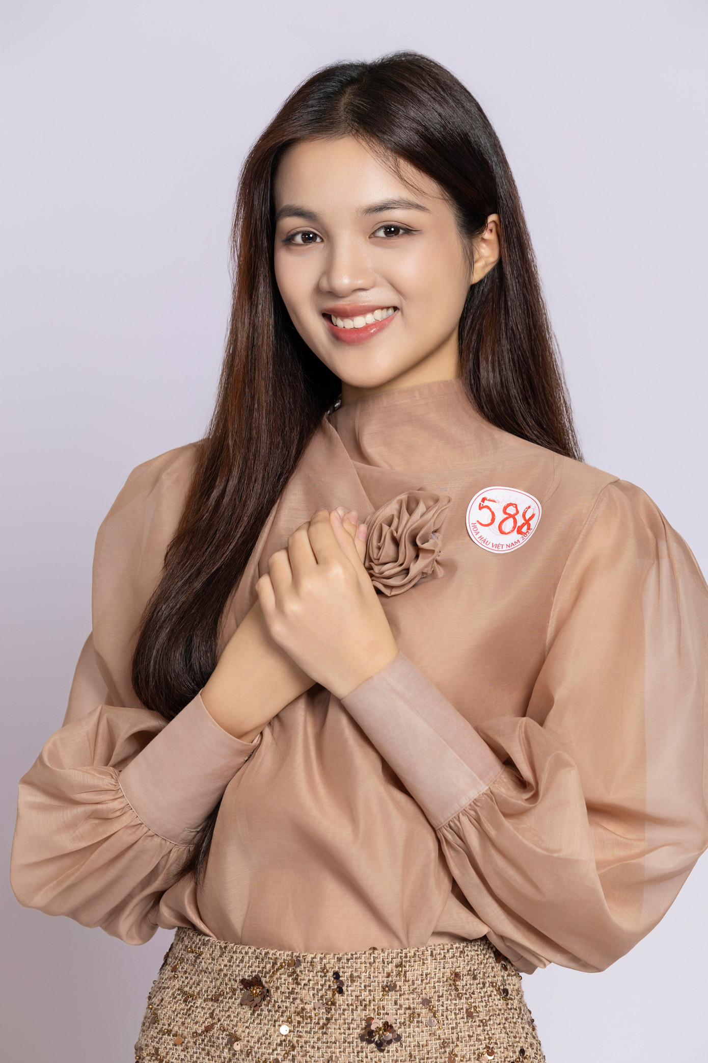 Thí sinh Trần Minh Thu, SBD 588, sinh năm 2005, đến từ Kon Tum, sinh viên Đại học Thương Mại Hà Nội.