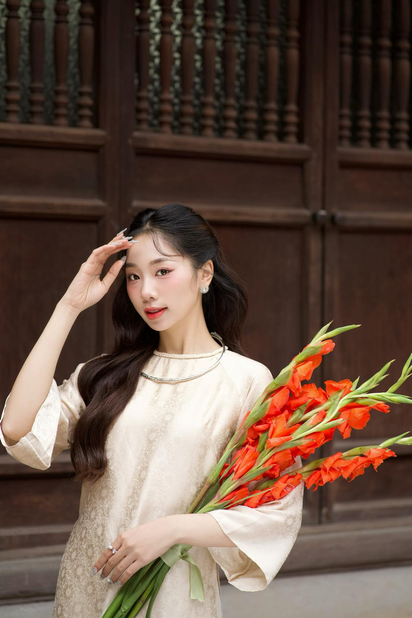 Từ nhỏ, Thùy Dương đã hiểu rõ đam mê của mình. Dù gia đình không có ai hoạt động trong lĩnh vực nghệ thuật, cô vẫn quyết tâm theo học múa. Lên đại học, Thùy Dương đăng ký tham gia câu lạc bộ MC và thời trang.