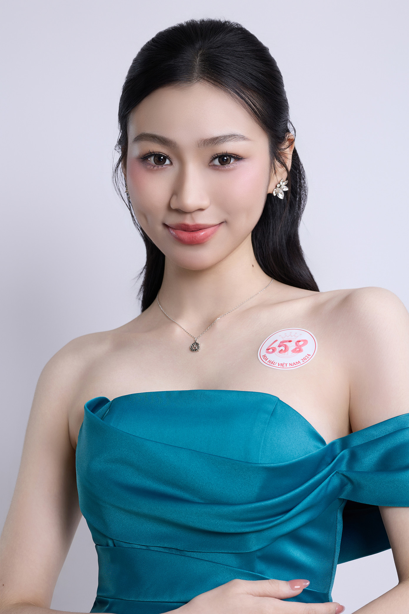 Thí sinh Trần Thị Huyền Cơ, SBD 658, sinh năm 2003, đến từ Nghệ An, sinh viên Đại học Tài chính - Marketing TPHCM.