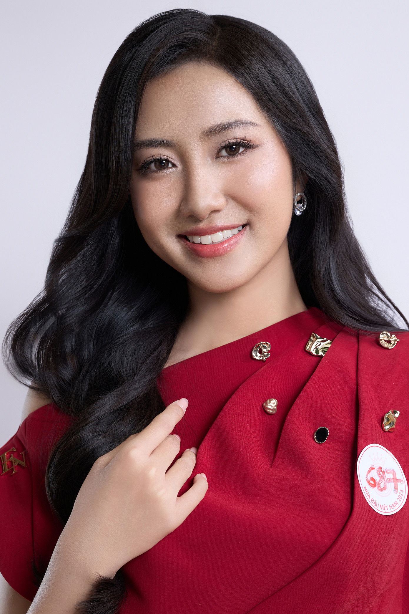 Thí sinh Hà Trúc Linh, SBD 687, sinh năm 2004, đến từ Phú Yên, sinh viên Đại học Tài chính - Marketing TPHCM.