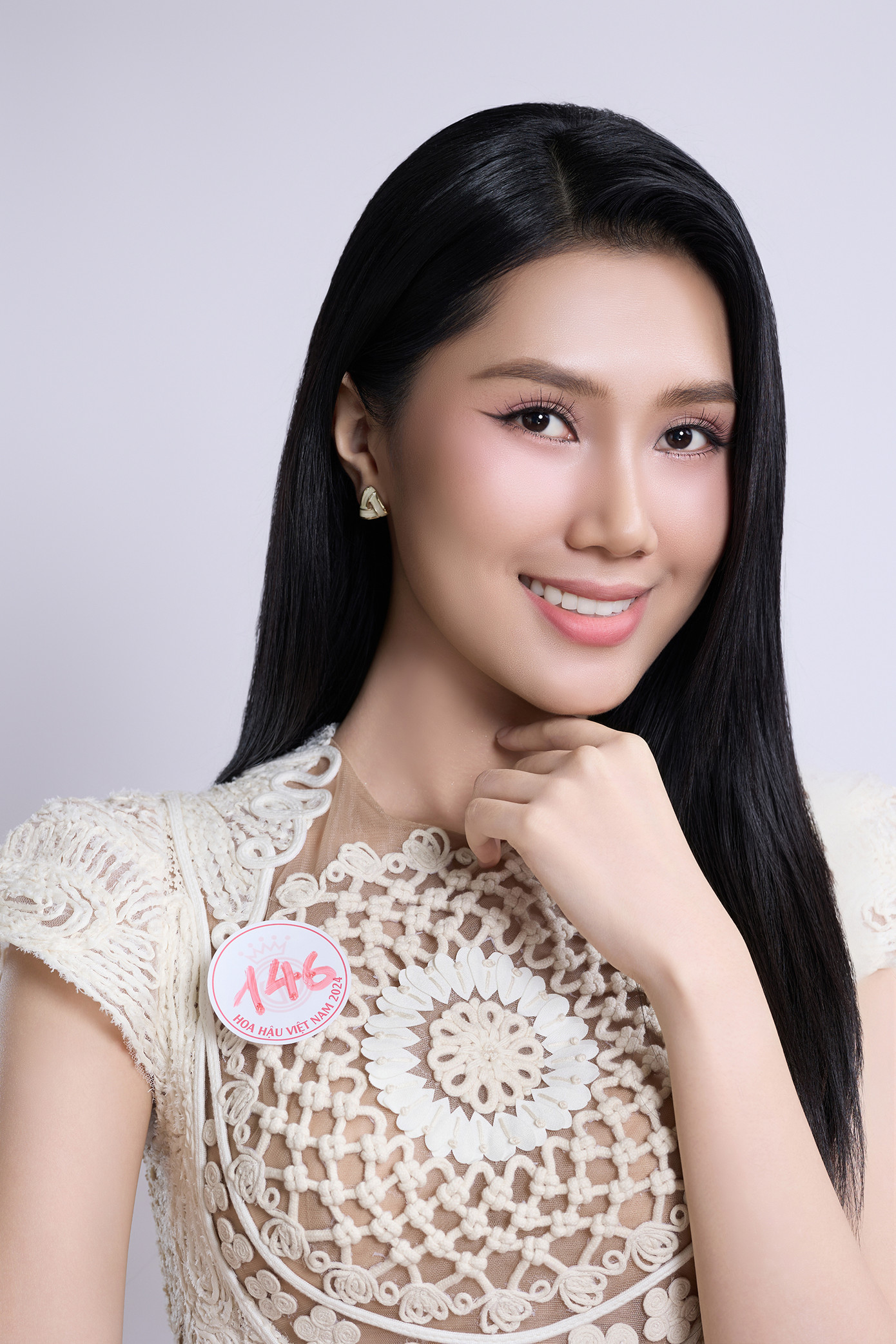 Thí sinh Bùi Thùy Nhiên, SBD 146, sinh năm 2002, đến từ Vĩnh Long, sinh viên Đại học Kinh tế Quốc dân Hà Nội.