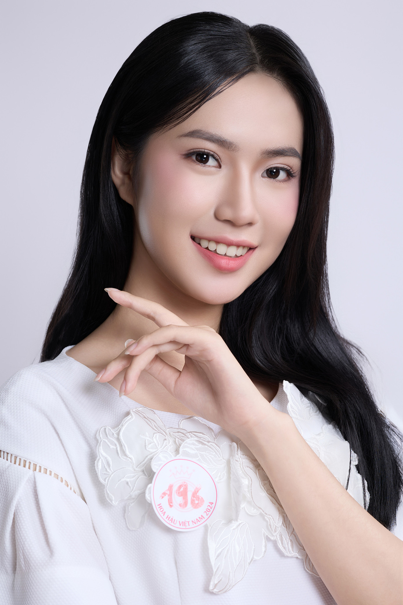 Thí sinh Nguyễn Thị Yến Vy, SBD 196, sinh năm 2005, đến từ Ninh Thuận, sinh viên Đại học Kinh tế TPHCM.