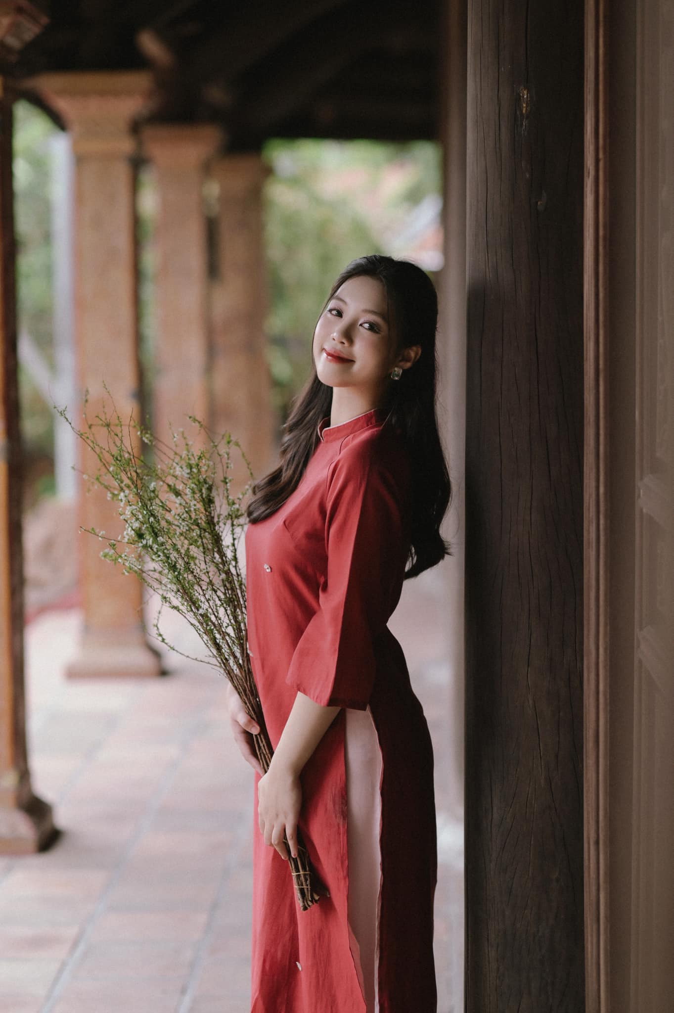 “Sau khi tôi nhận được tin vui lọt vào Top 41 thí sinh chung khảo, mẹ tôi đã nhắn lời chúc mừng, còn chị tôi thì xúc động đến mức không thể nói nên lời. Bố tôi, với kinh nghiệm là một cán bộ chính trị trong quân đội, luôn là người động viên và hướng dẫn tôi cách thuyết trình, giúp tôi tự tin hơn trong từng bước đi”, cô chia sẻ.