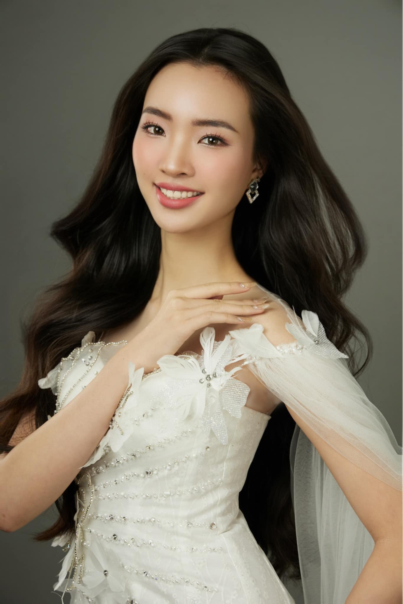 Hồng Duyên cho biết trước đây không biết nhiều tới các cuộc thi nhan sắc nhưng đã quyết định đăng ký tham dự Hoa hậu Việt Nam vì ngưỡng mộ và muốn tiếp bước người chị đồng hương là hoa hậu Đỗ Thị Hà. "Tôi muốn học hỏi và phát triển giống chị Đỗ Thị Hà", cô nói.