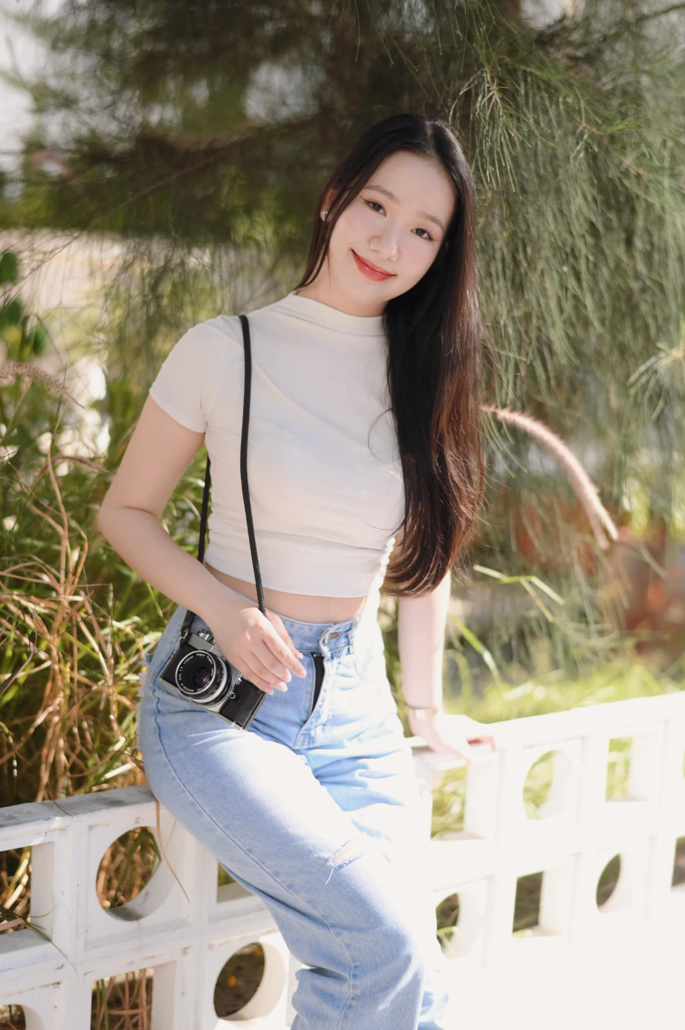 Phương Nhi cao 1,7 m, số đo ba vòng 76-61-91 cm.