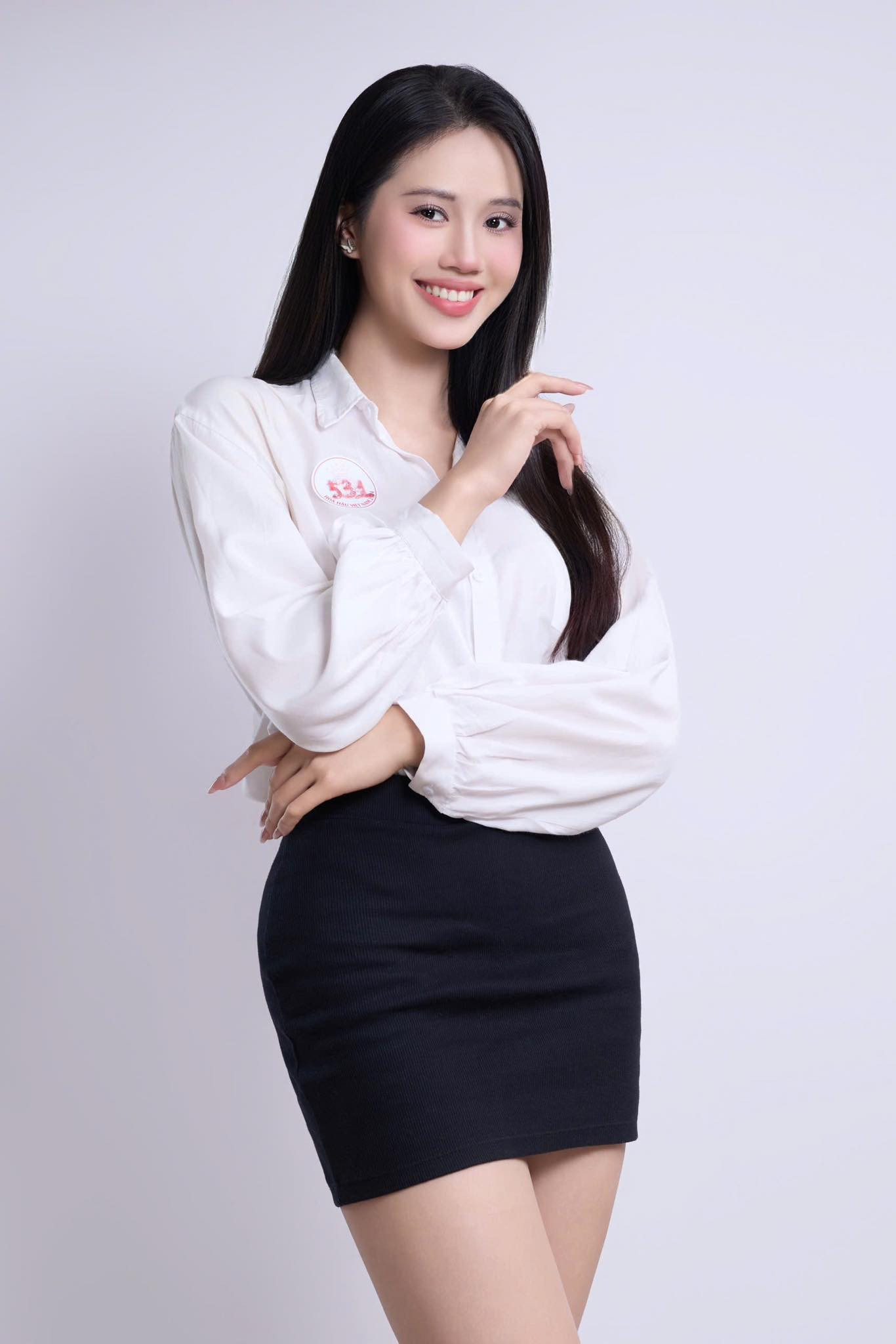 Xuất hiện tại vòng sơ khảo phía Nam, Diệu Huyền gây chú ý với gương mặt được nhận xét giống hoa hậu Đỗ Thị Hà. Trên các diễn đàn sắc đẹp, nhiều khán giả còn cho rằng cô có vẻ ngoài giống hoa hậu Bùi Quỳnh Hoa. Trong bộ ảnh profile chính thức, cô gái 22 tuổi diện chân váy cùng áo sơ-mi trắng như nữ sinh.