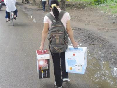 Không ít sinh viên trở thành nạn nhân của bán hàng đa cấp - Ảnh: P.V