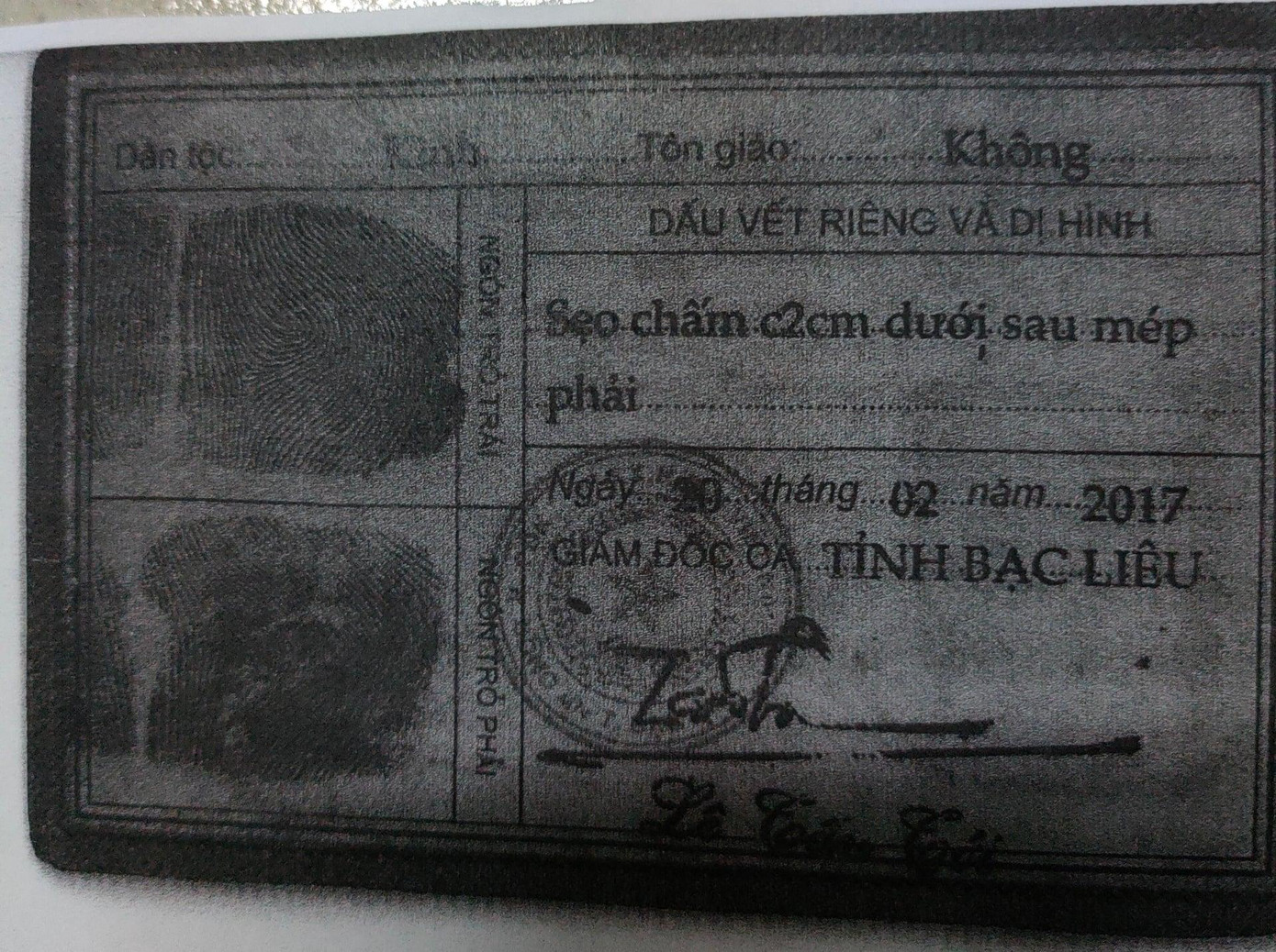 Người dân phát hiện Phạm Văn Tính gọi điện báo cho chính quyền địa phương, công an gần nhất. Người dân phát hiện Phạm Văn Tính gọi điện báo cho chính quyền địa phương, công an gần nhất.