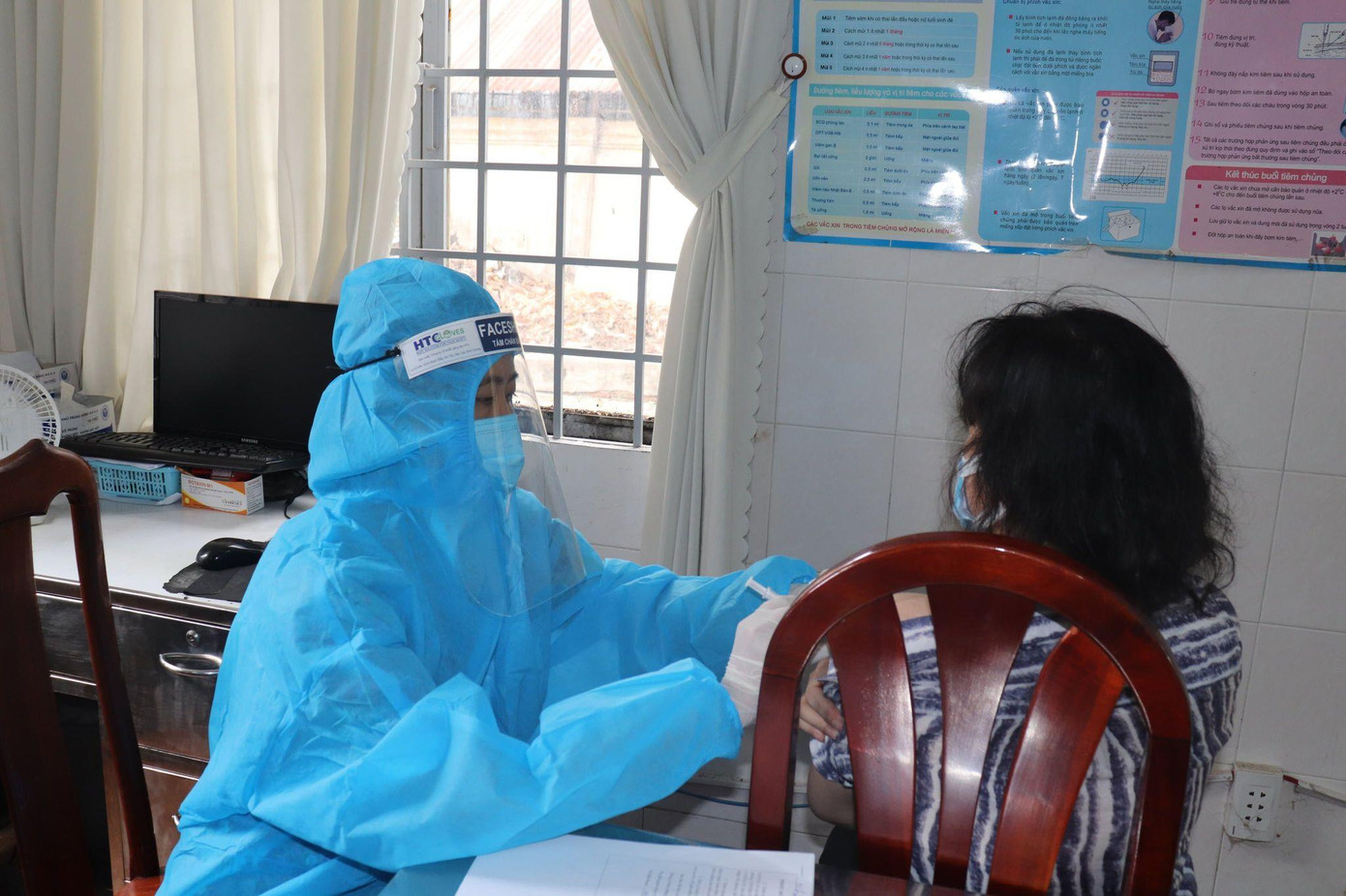 Tiêm vắc xin phòng chống COVID-19 cho người dân Tây Ninh.