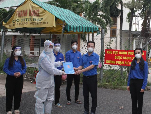 Thăm hỏi, động viên đội thanh niên tình nguyện tham gia công tác phòng, chống dịch COVID-19 Thăm hỏi, động viên đội thanh niên tình nguyện tham gia công tác phòng, chống dịch COVID-19