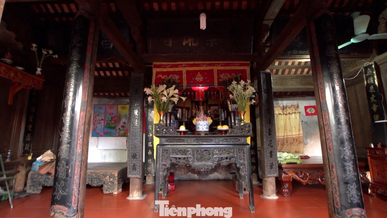 Những hiện vật ở đình Thổ Hà còn lưu giữ nhiều giá trị nghệ thuật, giá trị nghiên cứu văn hóa - lịch sử. Trong đó, cửa võng đình Thổ Hà là một kiệt tác chạm khắc gỗ độc đáo, đại diện cho nền nghệ thuật tinh hoa thời Lê Trung hưng (Thế kỷ XVII - XVIII).