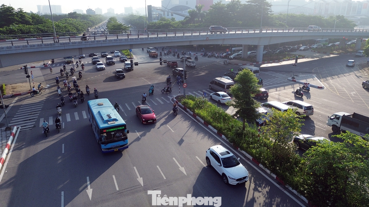 Chiều dài hầm được tính toán dài khoảng 500m, chiều rộng mặt cắt ngang mỗi chiều hầm khoảng 7,75m (tương đương 2 làn xe cơ giới mỗi chiều đường). Chiều dài hầm được tính toán dài khoảng 500m, chiều rộng mặt cắt ngang mỗi chiều hầm khoảng 7,75m (tương đương 2 làn xe cơ giới mỗi chiều đường).