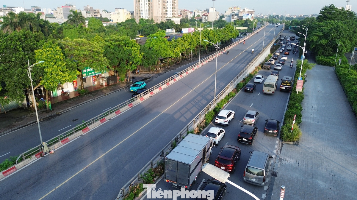 Dự kiến, hầm chui được xây dựng với kết cấu bêtông cốt thép theo hướng Vĩnh Tuy - Long Biên và ngược lại. Phần xây lắp gồm hầm kín, hầm hở, tường chắn hai bên, đường dẫn và gờ chắn ở hai đầu xuống hầm. Dự kiến, hầm chui được xây dựng với kết cấu bêtông cốt thép theo hướng Vĩnh Tuy - Long Biên và ngược lại. Phần xây lắp gồm hầm kín, hầm hở, tường chắn hai bên, đường dẫn và gờ chắn ở hai đầu xuống hầm.