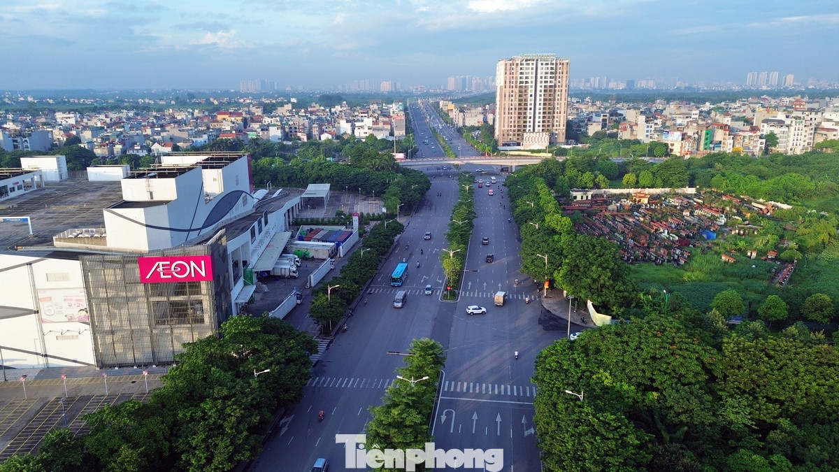 Lưu lượng từ đường cao tốc Hà Nội - Hải Phòng đổ về nút giao Cổ Linh rất lớn, biến nơi đây thành một trong những nút giao thường xuyên ùn tắc, đặc biệt là khung giờ cao điểm, các dịp lễ, Tết. Lưu lượng từ đường cao tốc Hà Nội - Hải Phòng đổ về nút giao Cổ Linh rất lớn, biến nơi đây thành một trong những nút giao thường xuyên ùn tắc, đặc biệt là khung giờ cao điểm, các dịp lễ, Tết.