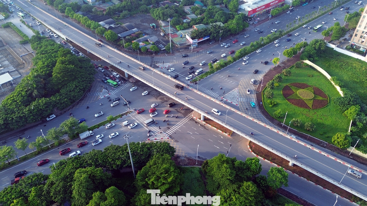 Theo dự báo của Công ty Tư vấn Thiết kế GTVT (TEDI), đến năm 2050, số lượng phương tiện lưu thông theo hướng Quốc lộ 5 cũ về cầu Vĩnh Tuy sẽ lên tới 50.232 phương tiện/ngày đêm. Theo chiều ngược lại sẽ có 45.175 phương tiện/ngày đêm Theo dự báo của Công ty Tư vấn Thiết kế GTVT (TEDI), đến năm 2050, số lượng phương tiện lưu thông theo hướng Quốc lộ 5 cũ về cầu Vĩnh Tuy sẽ lên tới 50.232 phương tiện/ngày đêm. Theo chiều ngược lại sẽ có 45.175 phương tiện/ngày đêm