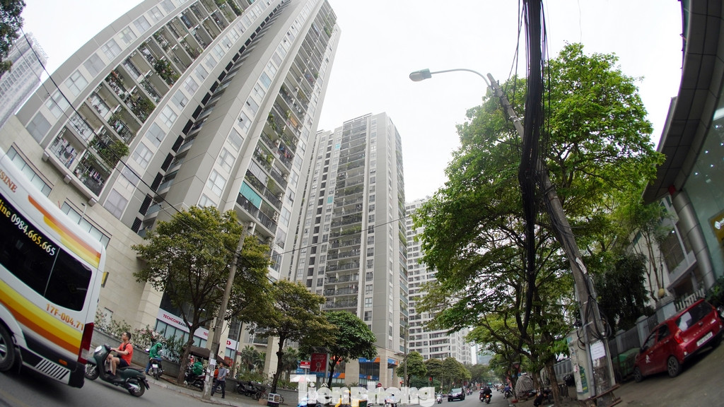 Hiện tại, trục đường Nguyễn Tuân có mật độ xây dựng các tòa nhà chung cư cao tầng được coi là dày đặc nhất Thủ đô.