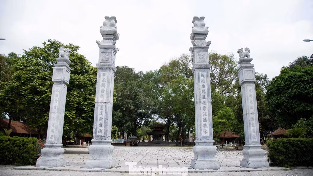 Thời thuộc Pháp khu lăng bị tàn phá trơ trụi, mãi đến năm 1971, nhân dân thôn Á Lữ mới có điều kiện quy hoạch và tôn tạo khang trang, thoáng mát mà vẫn đậm đặc dấu ấn của kiến trúc cổ.