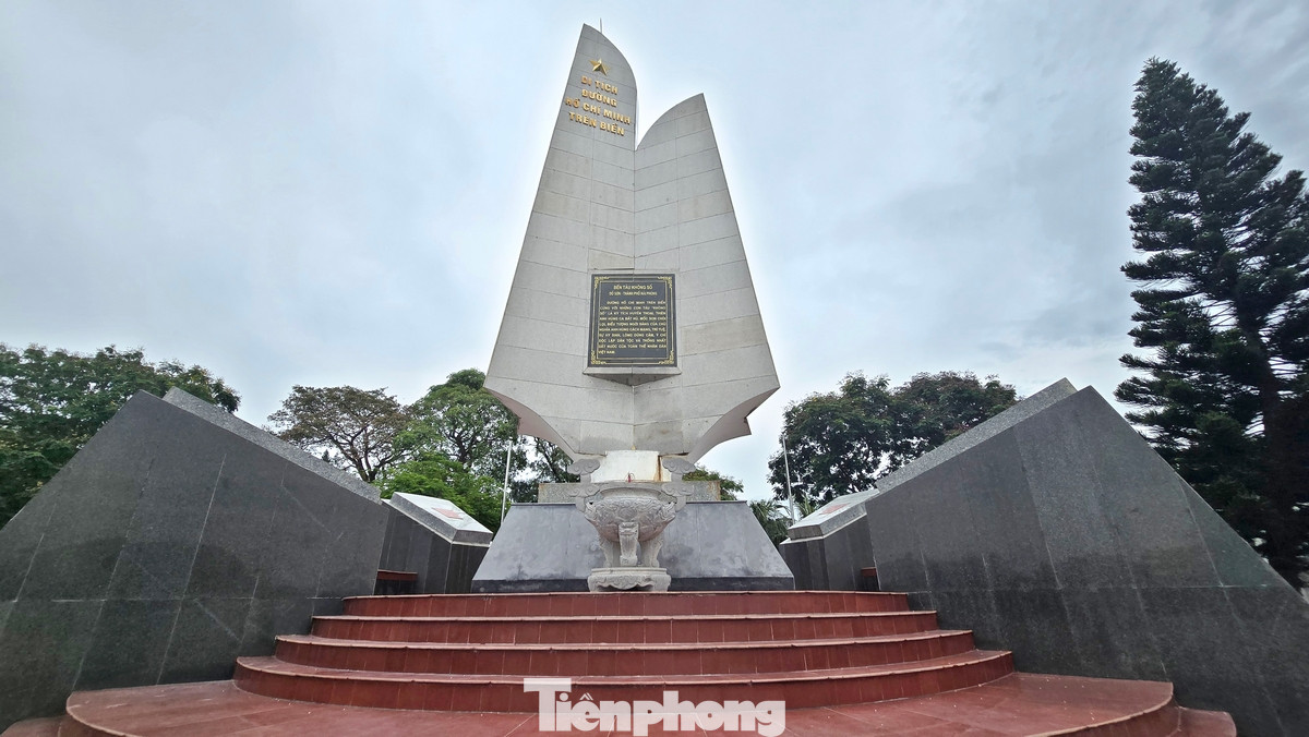 Bến tàu không số K15 Đồ Sơn đã được xây dựng khá lâu từ thời kháng chiến chống Mỹ và tồn tại cho tới ngày nay như một biểu tượng quen thuộc đối với mỗi người dân đất Cảng.