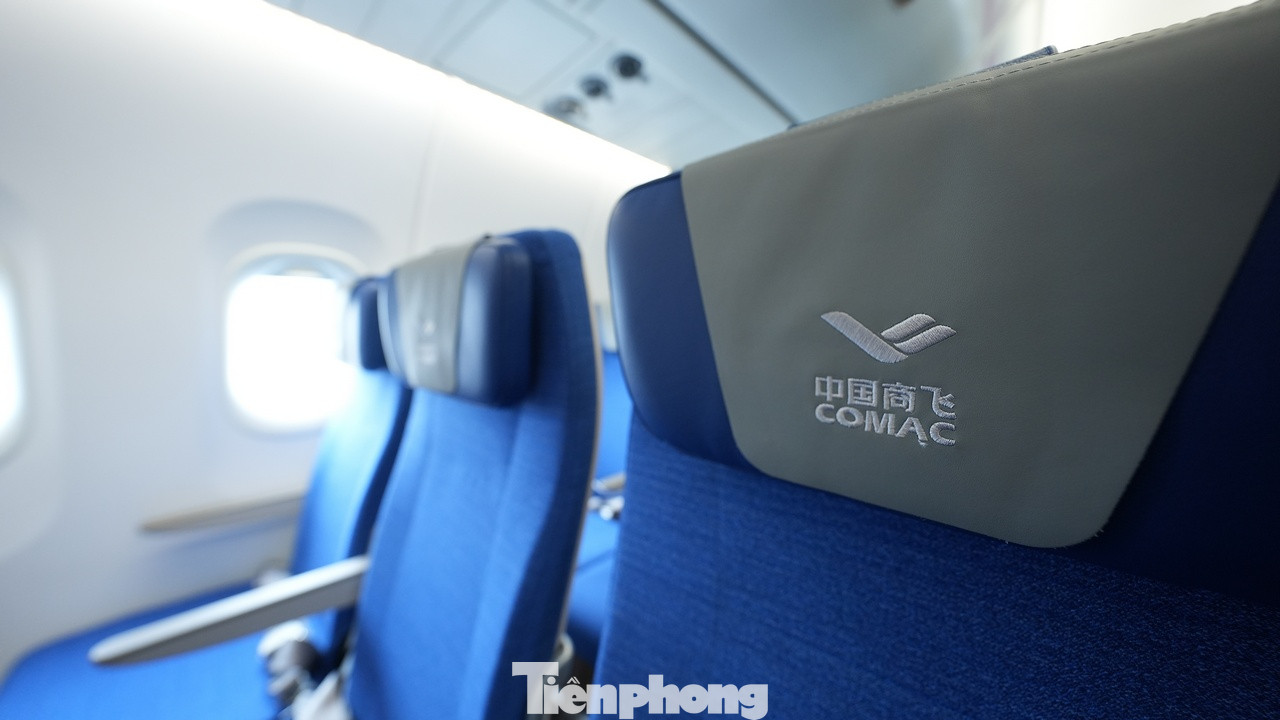 Một số hình ảnh nội thất cũng như chỗ ngồi hạng phổ thông của C919. Một số hình ảnh nội thất cũng như chỗ ngồi hạng phổ thông của C919.