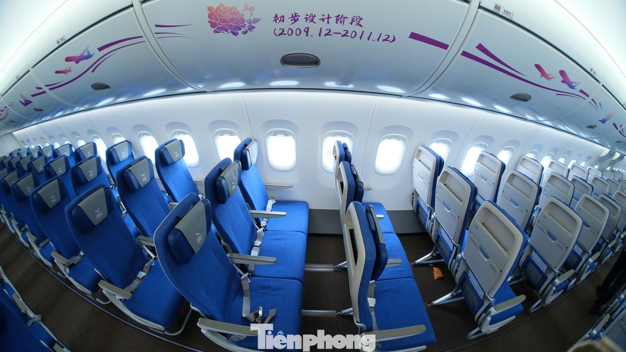 Một số hình ảnh nội thất cũng như chỗ ngồi hạng phổ thông của C919. Một số hình ảnh nội thất cũng như chỗ ngồi hạng phổ thông của C919.