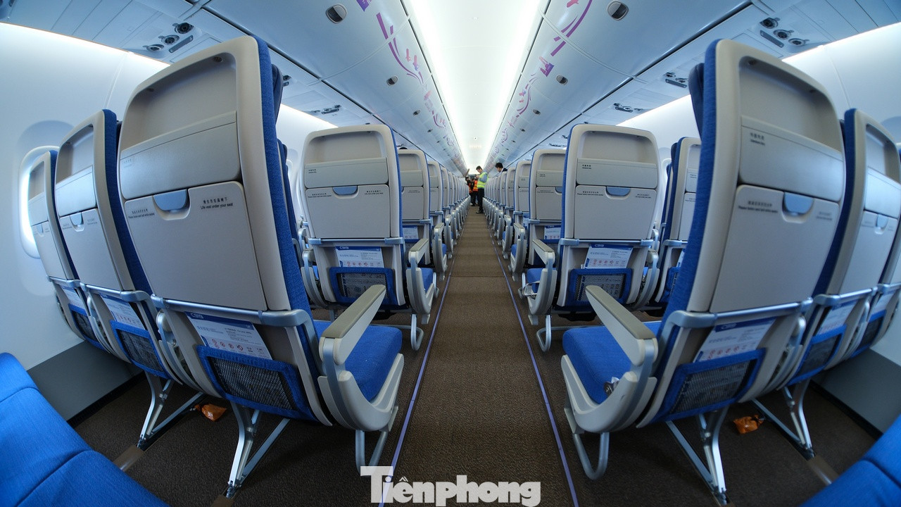 Một số hình ảnh nội thất cũng như chỗ ngồi hạng phổ thông của C919. Một số hình ảnh nội thất cũng như chỗ ngồi hạng phổ thông của C919.