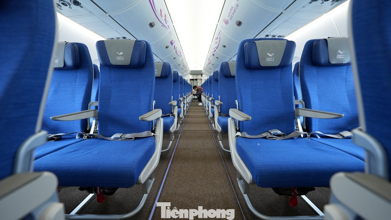 Một số hình ảnh nội thất cũng như chỗ ngồi hạng phổ thông của C919. Một số hình ảnh nội thất cũng như chỗ ngồi hạng phổ thông của C919.