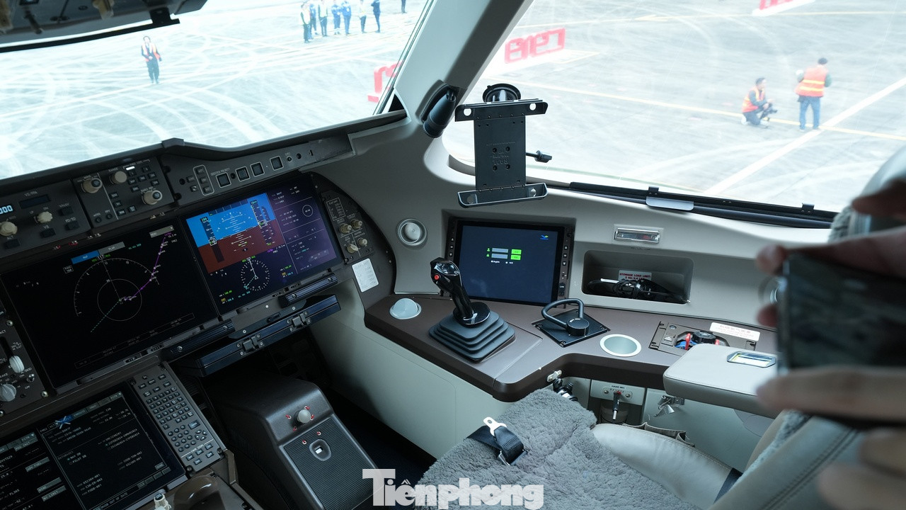 Hình ảnh khoang lái của máy bay C919 của COMAC - Trung Quốc. Hình ảnh khoang lái của máy bay C919 của COMAC - Trung Quốc.