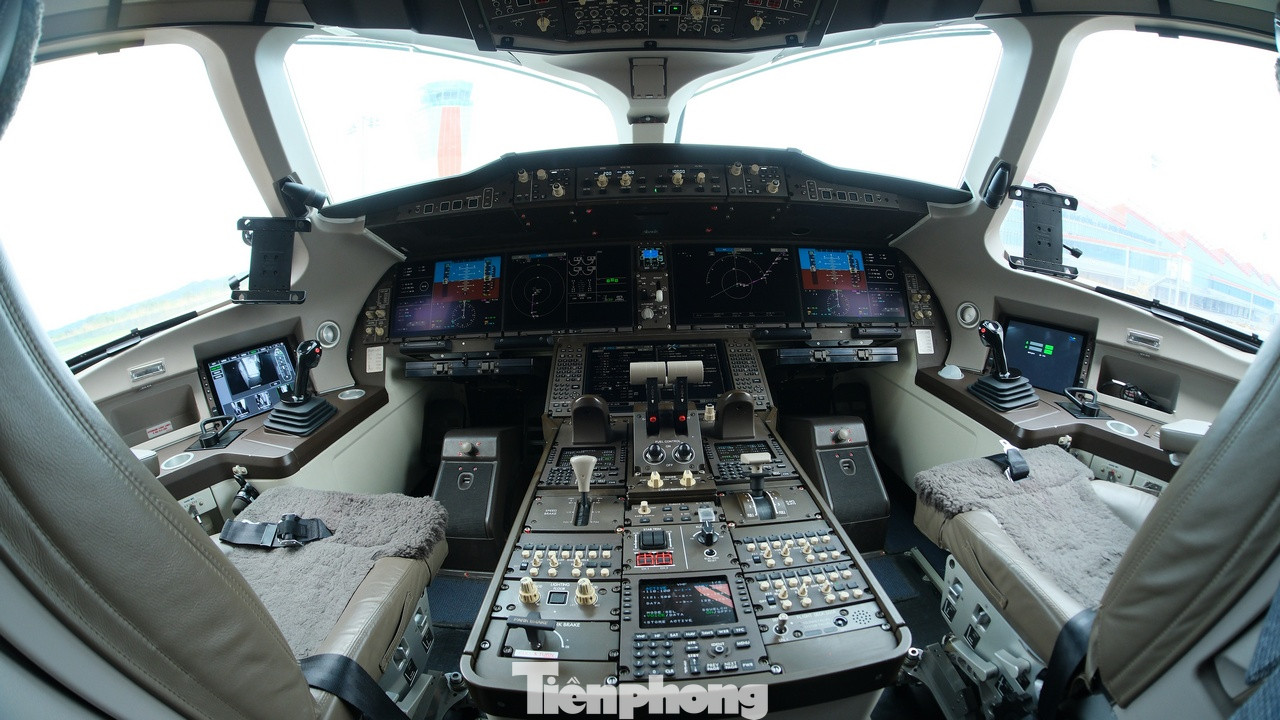 C919 có chiều dài gần 39 m, sức chứa 168 hành khách, tầm bay tối đa 4.075 km. C919 có chiều dài gần 39 m, sức chứa 168 hành khách, tầm bay tối đa 4.075 km.