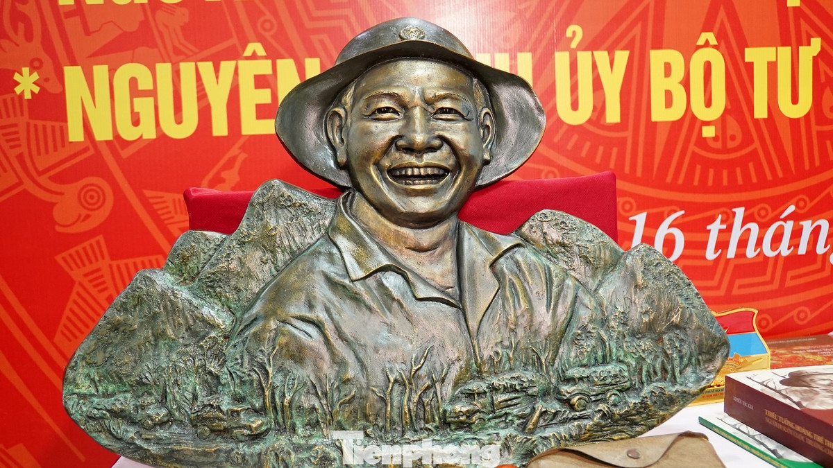 Nhân dịp Kỷ niệm 65 năm Ngày mở Đường Hồ Chí Minh - Ngày truyền thống Bộ đội Trường Sơn (19/05/1959-19/05/2024), Kỷ niệm 50 năm đồng chí Hoàng Thế Thiện được Chủ tịch nước Tôn Đức Thắng thăng quân hàm Thiếu tướng tại chiến trường Trường Sơn (16/04/1974-16/4/2024), Bảo tàng Đường Hồ Chí Minh phối hợp với Ban Quản lý Nhà lưu niệm Thiếu tướng Hoàng Thế Thiện tổ chức Lễ trao tặng và tiếp nhận bức phù điêu bằng đồng và kỷ vật kháng chiến của đồng chí Thiếu tướng Hoàng Thế Thiện để trưng bày phục vụ khách tham quan tại Bảo tàng Đường Hồ Chí Minh.