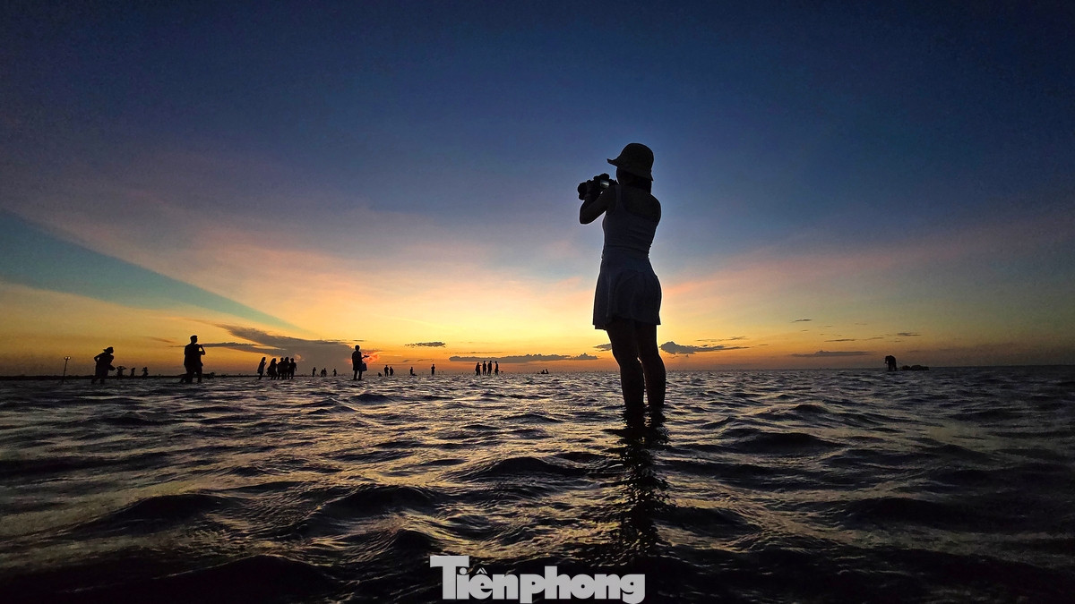 Một số người đã dành nhiều thời gian, công sức để có thể săn được những khoảnh khắc đẹp nhất ở nơi đây.