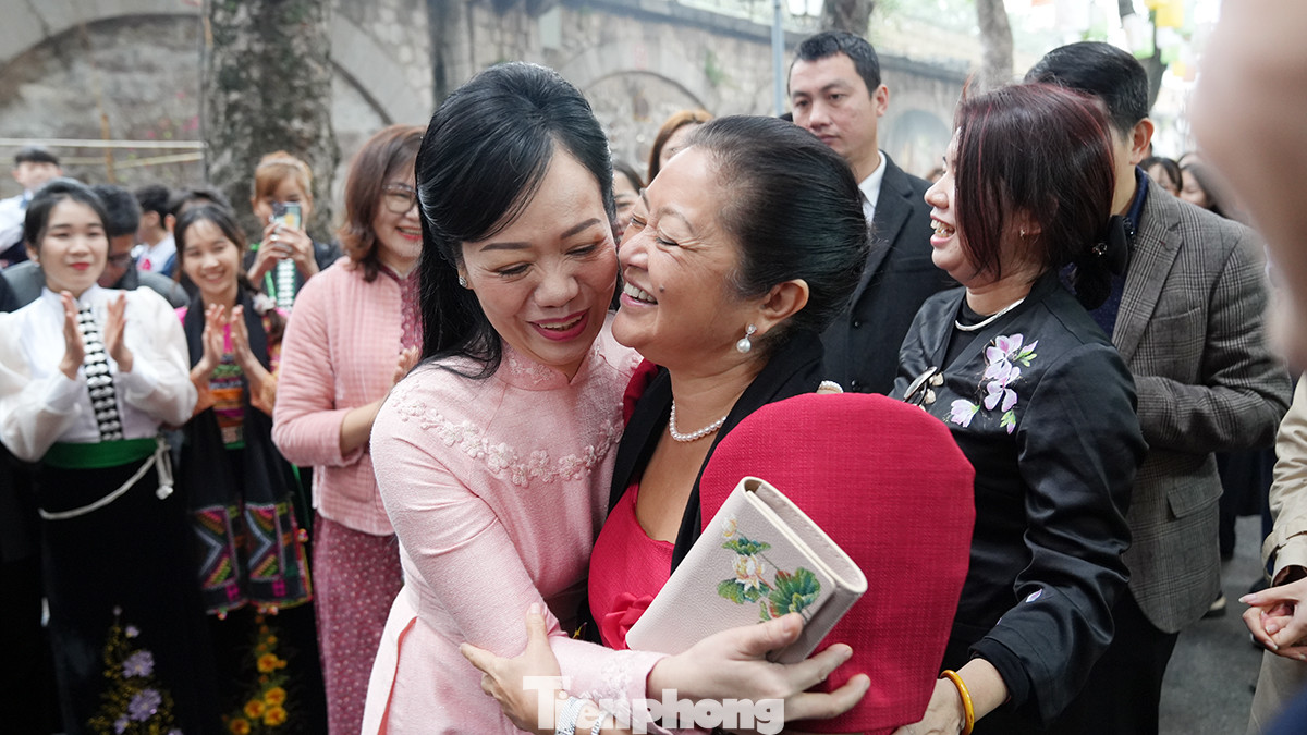 Tổng thống Philippines Ferdinand Marcos Jr cùng Phu nhân thăm Việt Nam từ ngày 29 đến 30/1. Đây là chuyến thăm đầu tiên của Tổng thống Marcos Jr đến Việt Nam kể từ khi ông nhậm chức.