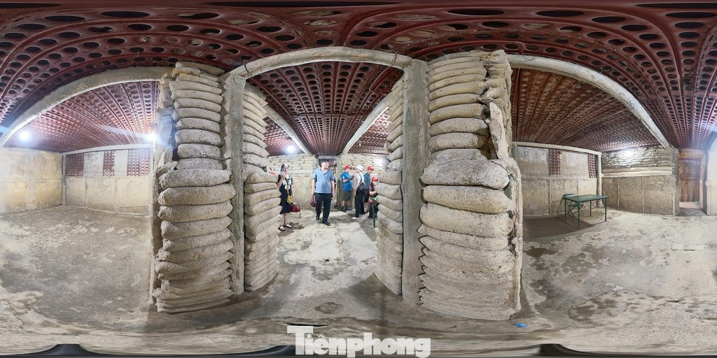 Tại căn hầm này, tướng Đờ Cát đã tiếp đón nhiều quan chức cấp cao như Thủ tướng Pháp Joseph Laniel, Tổng thống Mỹ cũng như các nhà báo quốc tế.