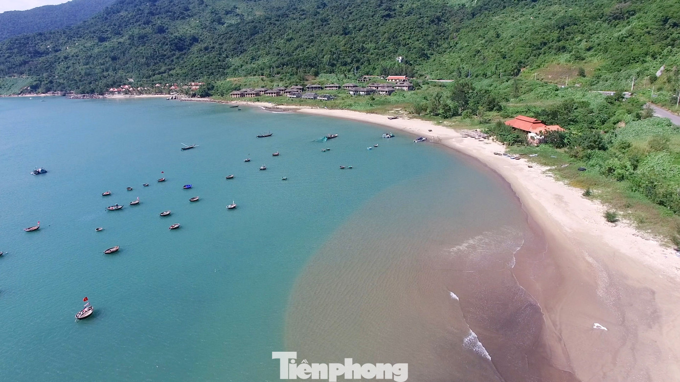 Trong chiến tranh, bán đảo Sơn Trà được xem như là “mắt thần Đông Dương”. Cho đến thời điểm hiện tại, Sơn Trà là cảng nước sâu quan trọng bậc nhất ở miền Trung, đồng thời cũng là điểm cuối của hành lang kinh tế Đông Tây xuất phát từ Myanmar, kết thúc tại Đà Nẵng.