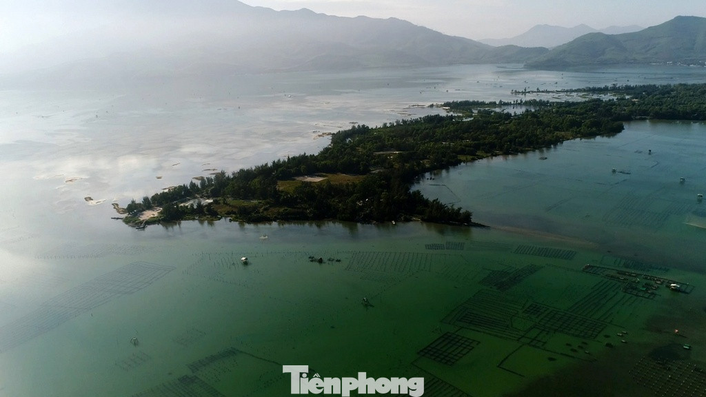 Tất cả tạo nên một bức tranh phong cảnh hữu tình mà ít nơi nào có được.