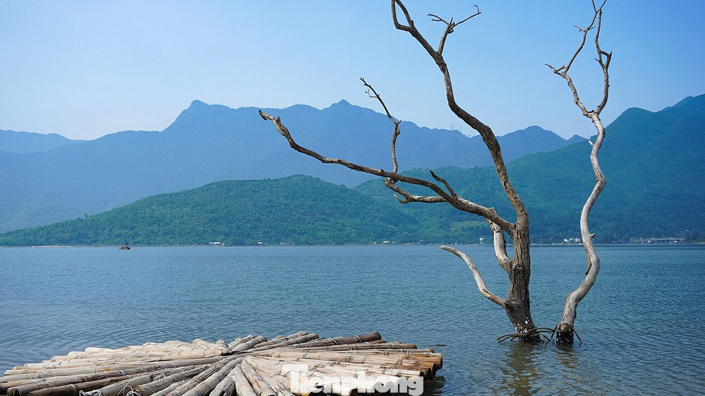 Quang cảnh nơi đây được ví như "tuyệt tình cốc" của vùng đất cố đô.