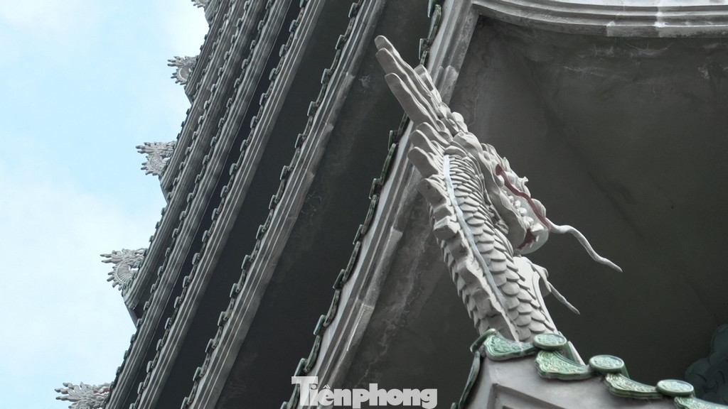 Bên cạnh việc đi lễ chùa, du khách cũng có thể chiêm ngưỡng vẻ đẹp của thiên nhiên, đất trời tại đây và cầu nguyện cho một cuộc sống hạnh phúc, tài lộc. Bên cạnh việc đi lễ chùa, du khách cũng có thể chiêm ngưỡng vẻ đẹp của thiên nhiên, đất trời tại đây và cầu nguyện cho một cuộc sống hạnh phúc, tài lộc.