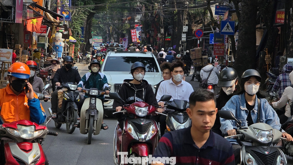 Đường vành đai 1 đoạn Hoàng Cầu - Voi Phục (Hà Nội) có chiều dài 2.274m. Điểm đầu tuyến tại nút giao Ô Chợ Dừa - Hoàng Cầu - Hào Nam; điểm cuối tại nút giao thông Voi Phục.