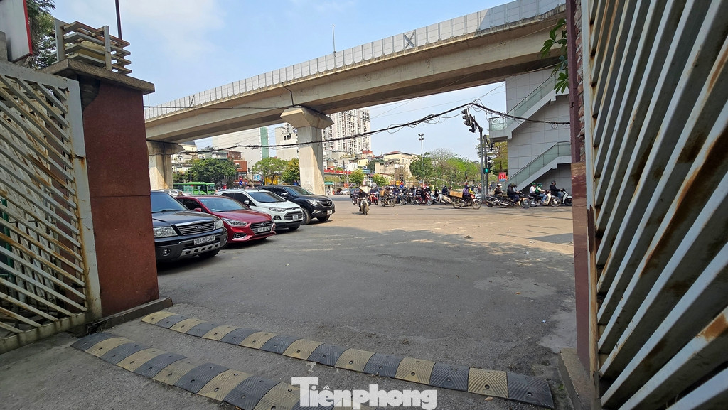 Hiện tại đã có 104 hộ dân bàn giao mặt bằng; 96 hộ đã phá dỡ thu hồi mặt bằng. Còn lại 171 hộ đủ điều kiện thu hồi mặt bằng, UBND các phường liên quan đang khảo sát, lên phương án, dự kiến trong tháng 3 này tiến hành phá dỡ.