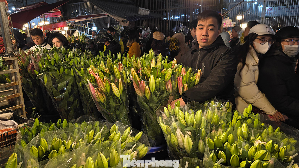 Hoa ly đêm 29 Tết cũng được bán với giá khoảng 200.000 - 250.000 cho một bó 10 cành. Hoa ly đêm 29 Tết cũng được bán với giá khoảng 200.000 - 250.000 cho một bó 10 cành.