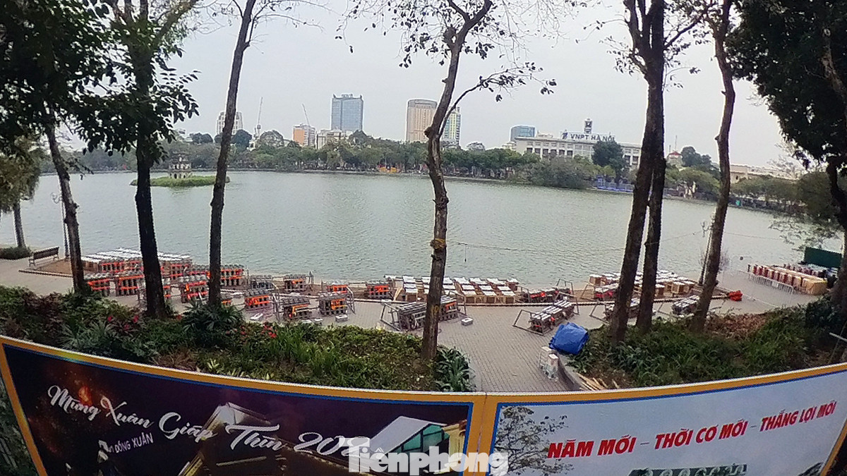 Năm nay Hà Nội có 9 trận địa bắn pháo hoa tầm cao kết hợp pháo hoa tầm thấp và 23 trận địa bắn pháo hoa tầm thấp. Năm nay Hà Nội có 9 trận địa bắn pháo hoa tầm cao kết hợp pháo hoa tầm thấp và 23 trận địa bắn pháo hoa tầm thấp.