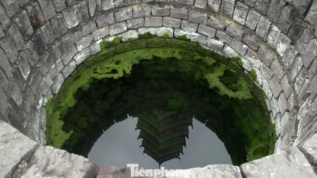 Ngôi chùa này có lịch sử hơn 715 năm, chứng kiến bao thăng trầm lịch sử. Ngôi chùa này ban đầu có tên gọi là chùa Kính Thiên, sau này mới được đổi tên là Chùa Hoằng Phúc Quảng Bình.