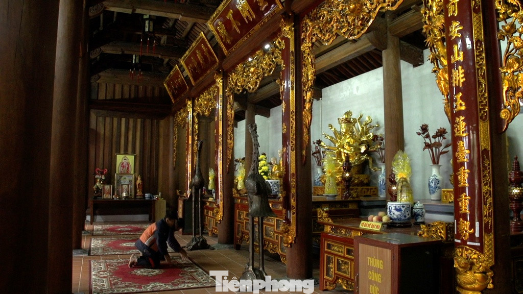 Trong hơn một thế kỷ chùa Hoằng Phúc đã rơi vào lãng quên, nhưng những hiện vật của chùa vẫn được người dân lưu giữ như mõ, quả chuông lớn bằng đồng nặng 80 kg cao 1.1 m, đường kính 0,5 m bên trên chạm khắc hai con rồng ngậm ngọc trong miệng ngậm cùng rất nhiều những hoa văn tinh xảo, tượng Phật, lư hương, đế nến, bình hoa, tòa tháp sen.